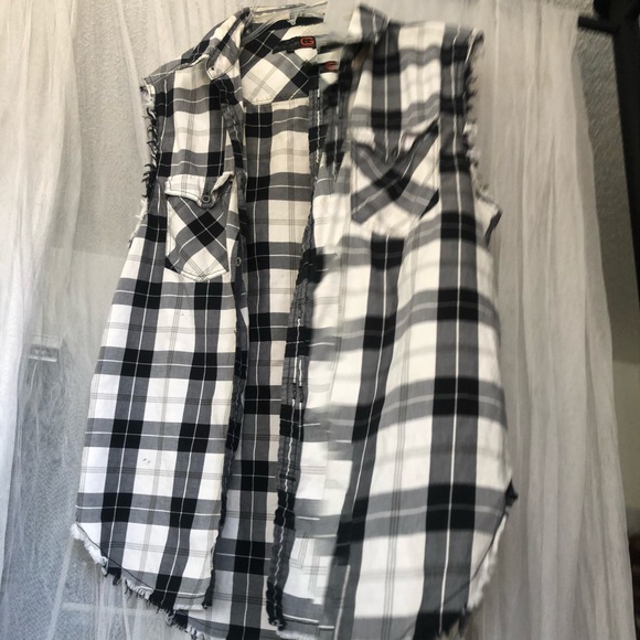 🌞 Guess sleeveless distressed muscle shirt button up collar pockets plaid S - Picture 5 of 16